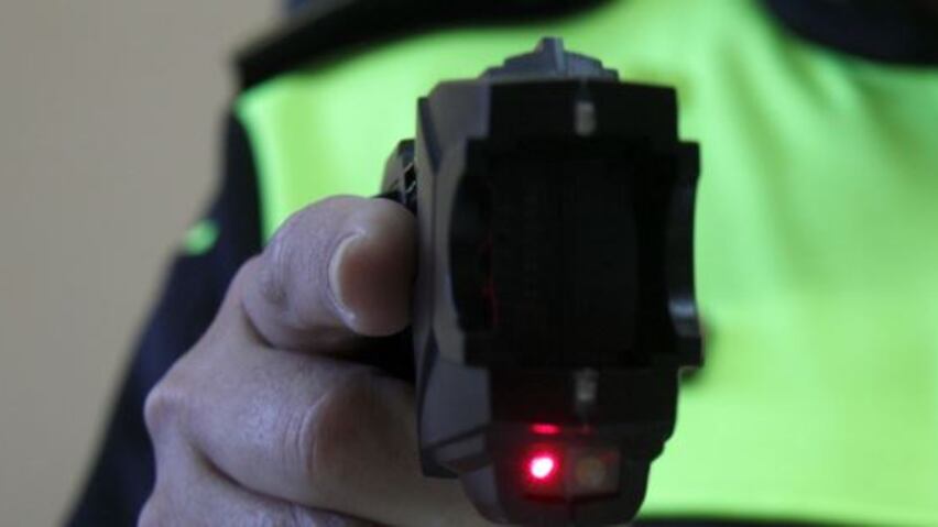 Sicurezza, l'annuncio di Salvini: "Da giugno in vigore la pistola elettrica"