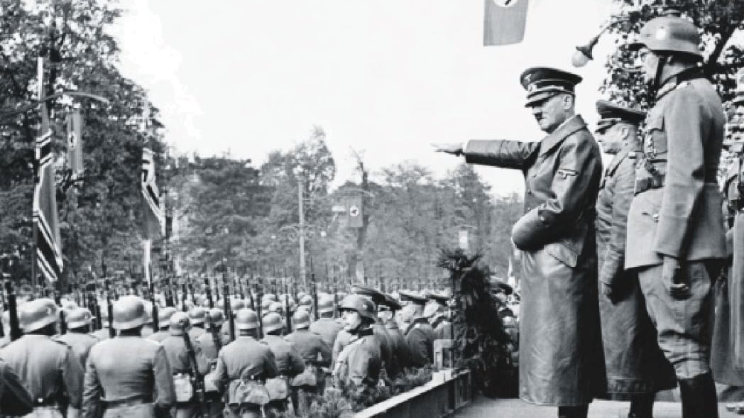 Da Hitler alla Guerra fredda Il Novecento in un romanzo