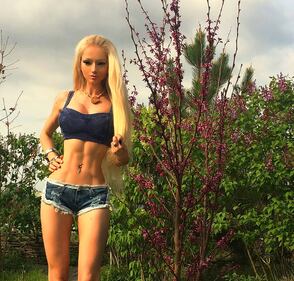 Valeria Lukyanova, la Barbie umana 27