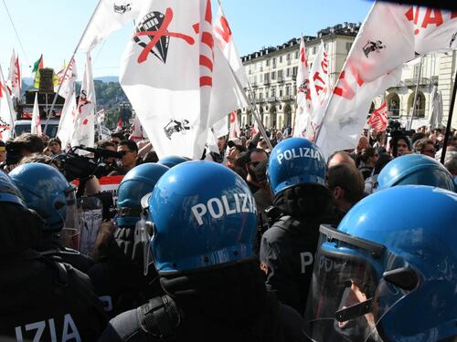 Torino, così il vicesindaco grillino difendeva gli estremisti rossi di Askatasuna