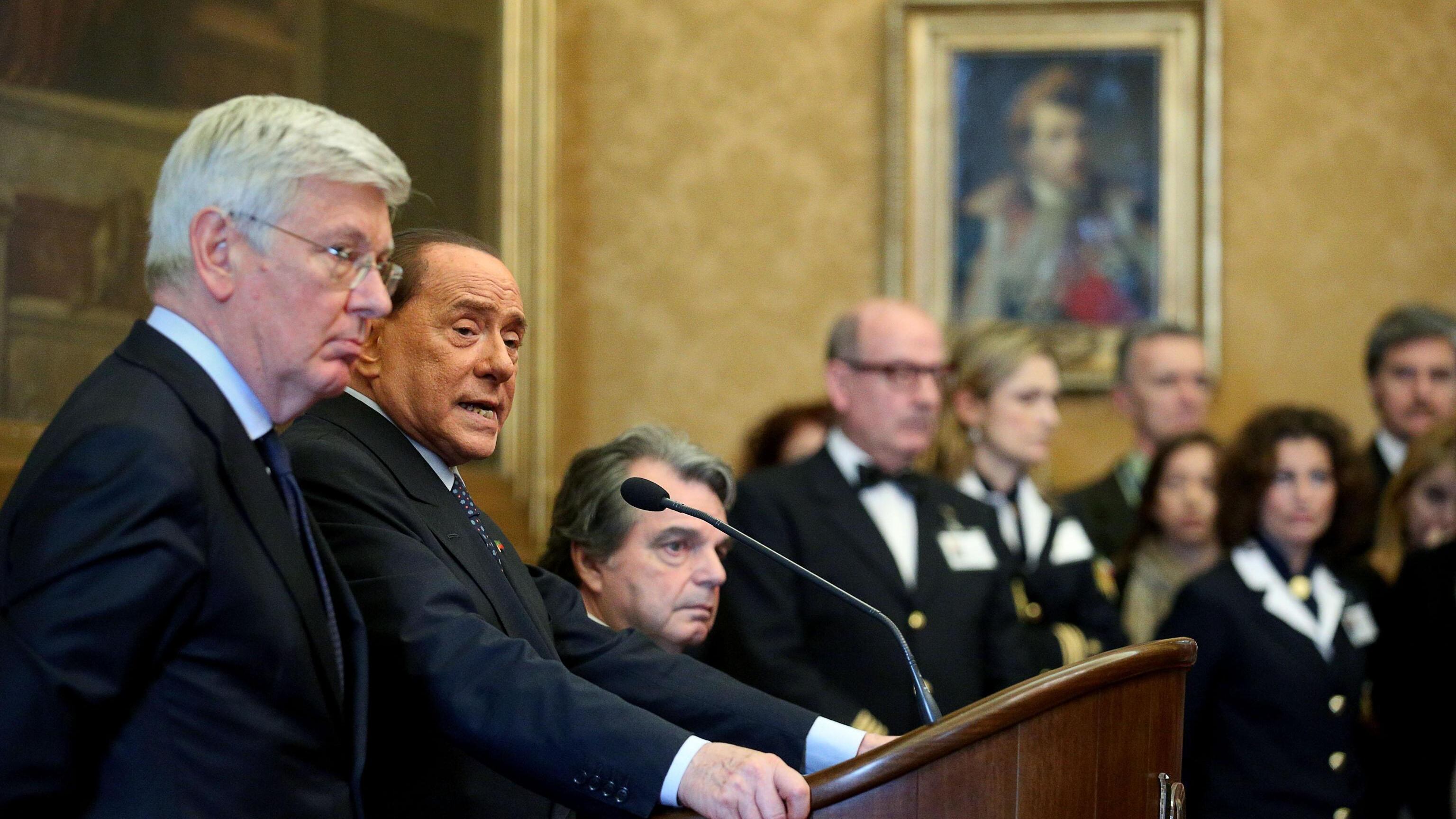 Berlusconi torna in Parlamento. Da Renzi per le consultazioni