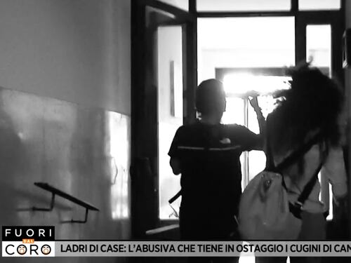 Pugno al naso: inviata di Mediaset aggredita da occupante abusiva