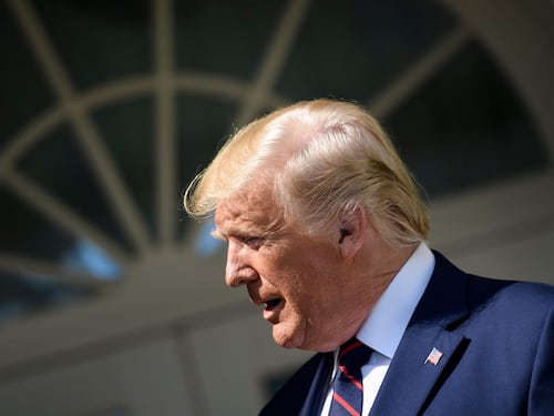 Il video fake su Trump che spara ai suoi avversari
