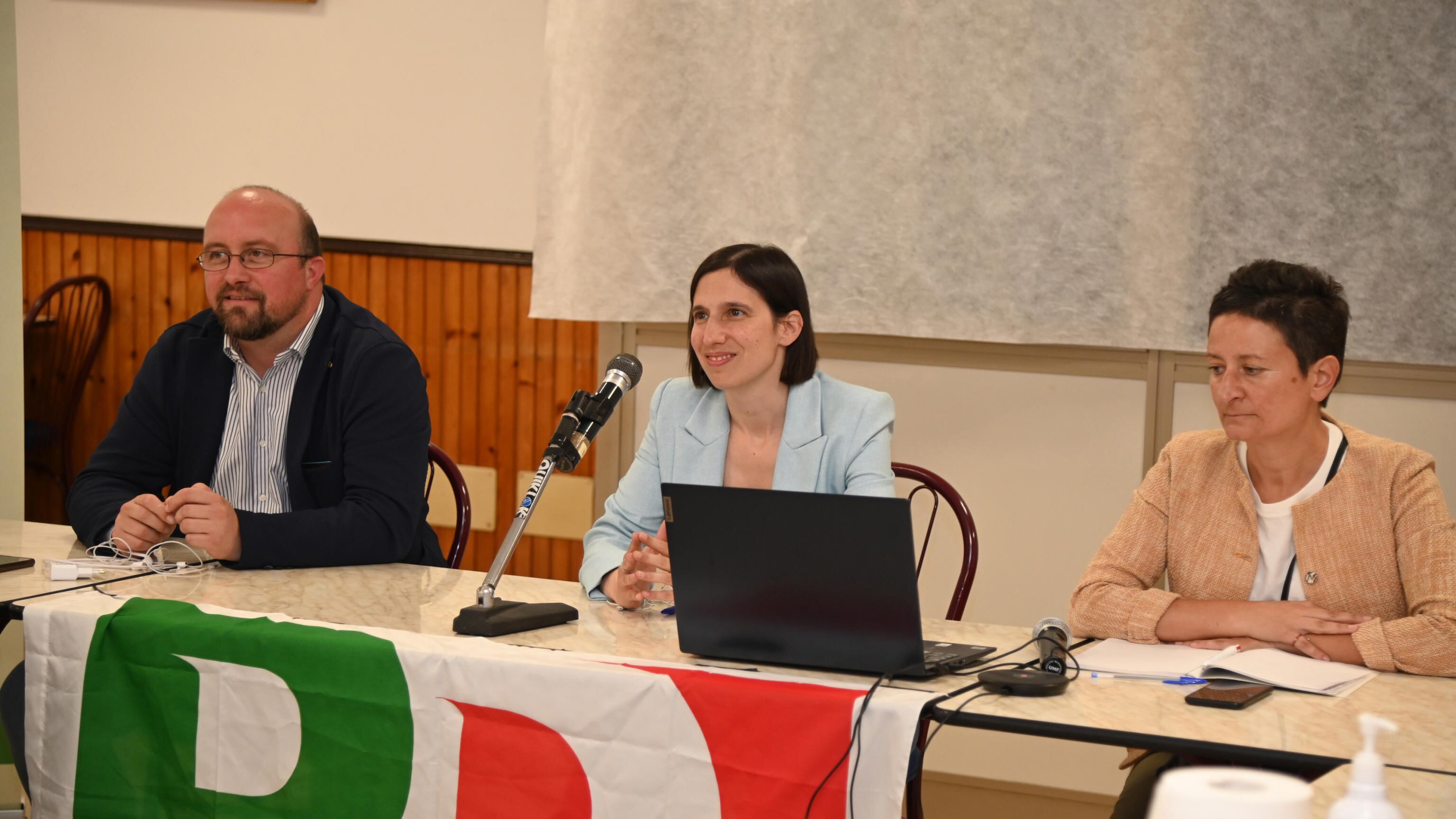 Schlein (in crisi) attacca sul salario minimo