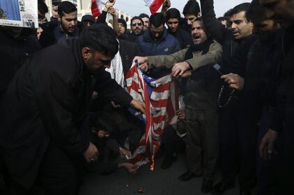 Iran, centinaia di migliaia di persone in piazza: “Vendetta” 7