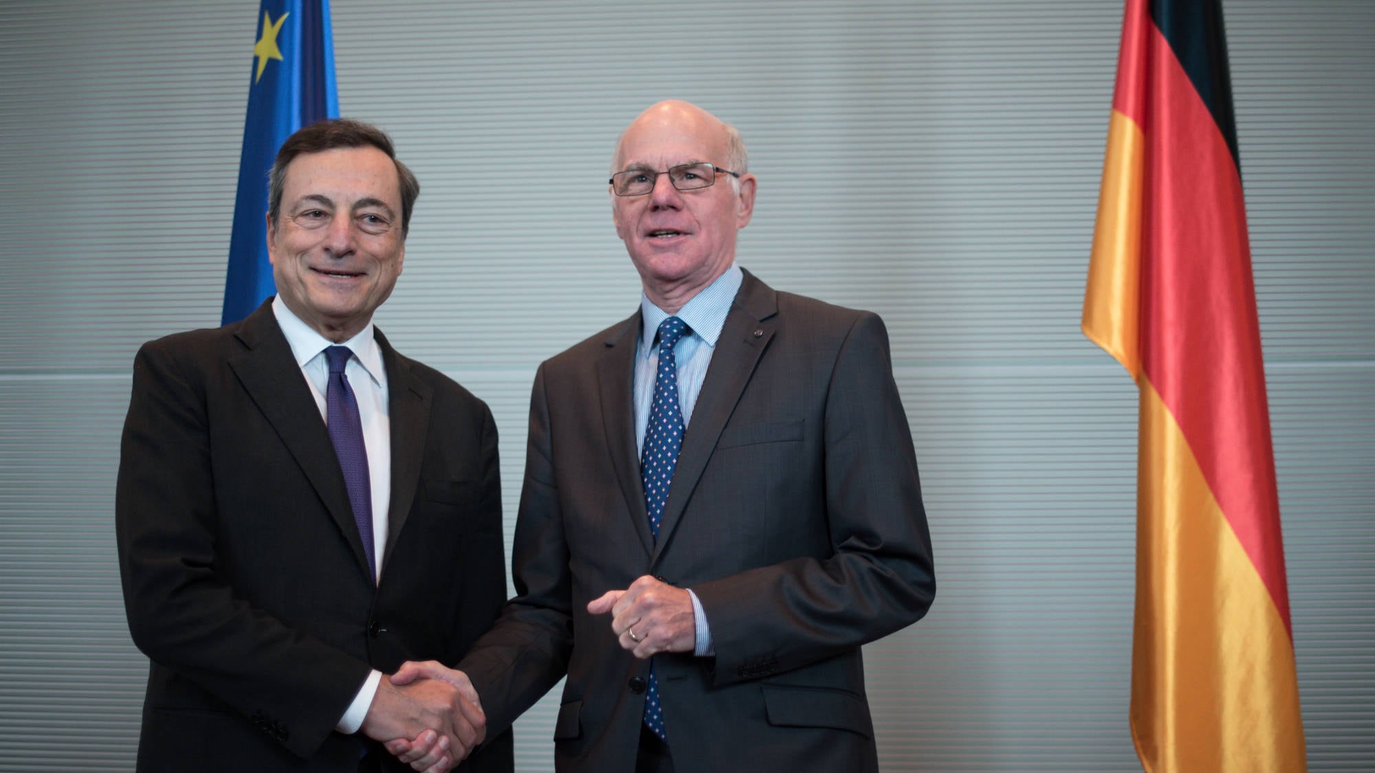 Draghi striglia i tedeschi: "Grazie alla Bce avete risparmiato 28 miliardi di interessi"