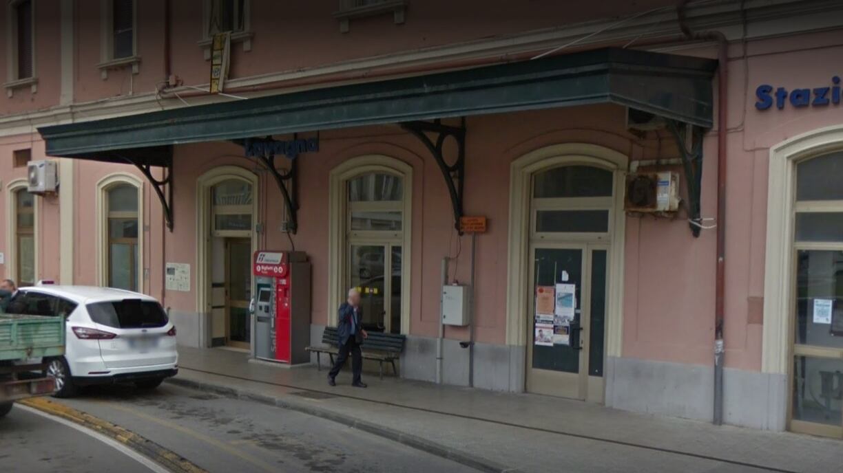 Genova, 21enne tenta di rapinare e picchia l'amica alla stazione