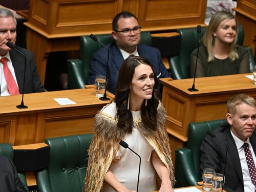 Il saluto di Jacinda: "Sì ai leader gentili"