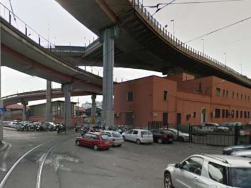 Roma, tunisino violenta una 18enne davanti al deposito dell'Atac