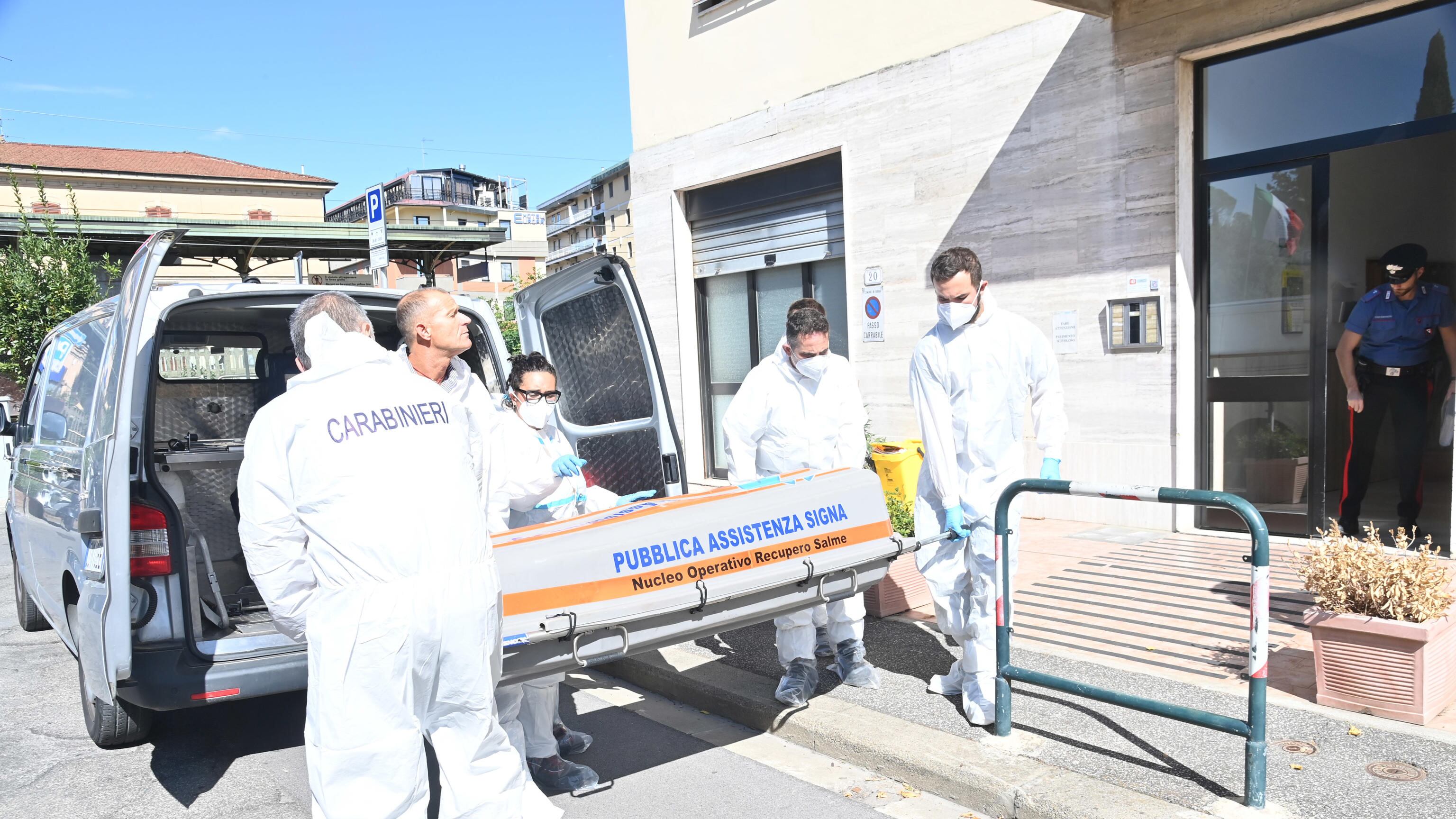 Donna morta in casa, si indaga per femminicidio: fermato il fratello