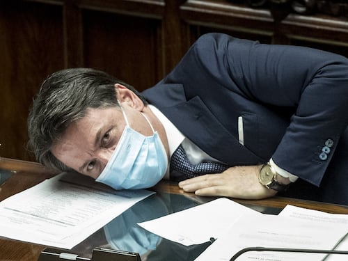 Conte stretto all'angolo. "Quello vuole la mia testa"
