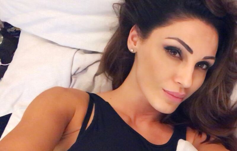 Anna Tatangelo sexy barlady 7