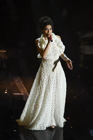 Sanremo 2018: i look sexy della seconda serata 14