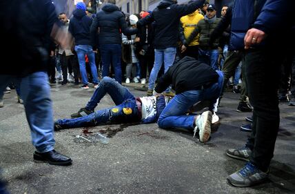 La festa del Marocco finisce nel sangue a Milano: le immagini 7