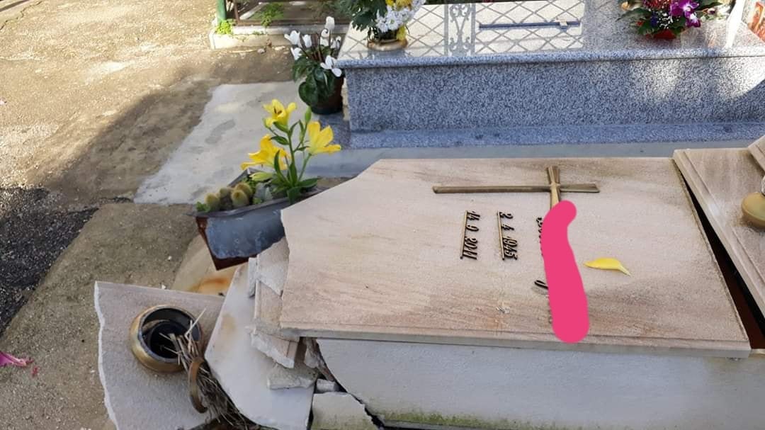 Salerno, atti vandalici nel cimitero cittadino: indagano i carabinieri