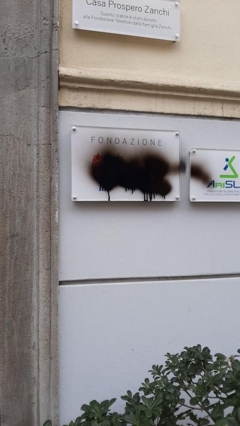 Milano, imbrattata la sede di Telethon 1