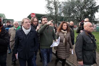 La Lega volantina a Milano le vignette di Charlie Hebdo 5