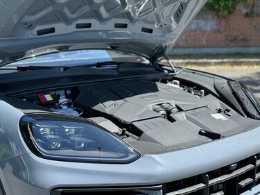 Porsche Cayenne Coupè GT: il video in pillole del super SUV ibrido da 740 CV 19