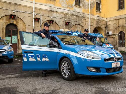 "Mio figlio è malato". Soffoca bimbo di 2 anni poi si taglia la gola