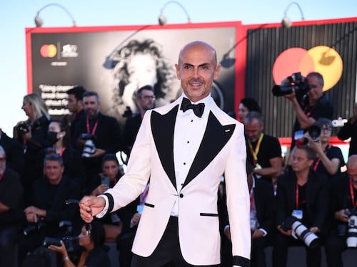 "Tutto quello che so del sesso l'ho imparato da una donna". Intervista a Enzo Miccio