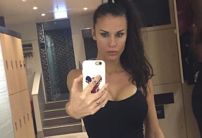Antonella Mosetti hot, selfie in body nella palestra 1