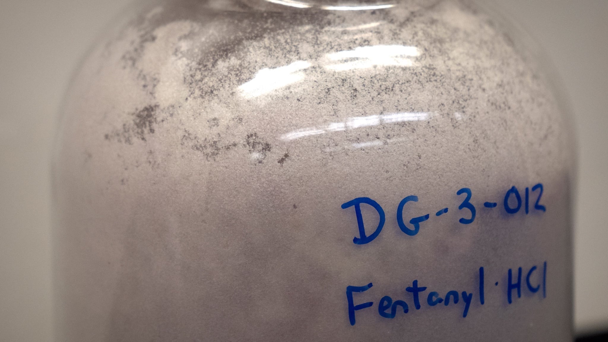 Le chiavi, l’assenza di telecamere e il doppio accesso: cosa non torna nel furto del fentanyl a Roma
