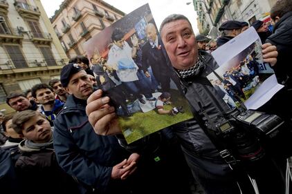 In migliaia per il ritorno di Maradona 10