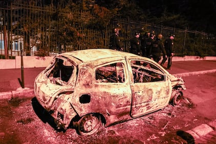 Spari e saccheggi: in Francia un'altra notte da incubo 3