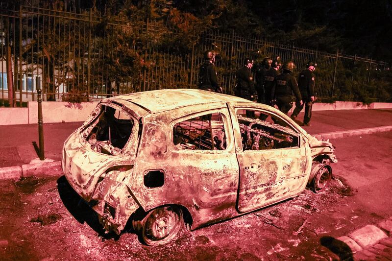 Spari e saccheggi: in Francia un'altra notte da incubo 3