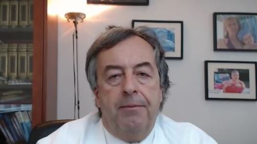 Burioni contro Conte sui vaccini: "Gli italiani non sono bimbi di 5 anni che credono a Babbo Natale"
