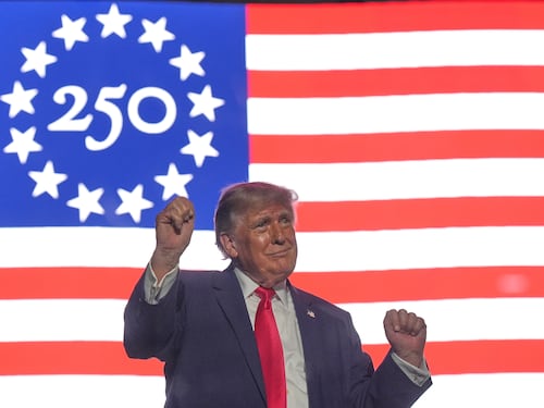 Il 4 luglio di Trump: il patriottismo come manifesto politico per l'America dei 250 anni. "Non saremo mai un Paese comunista"