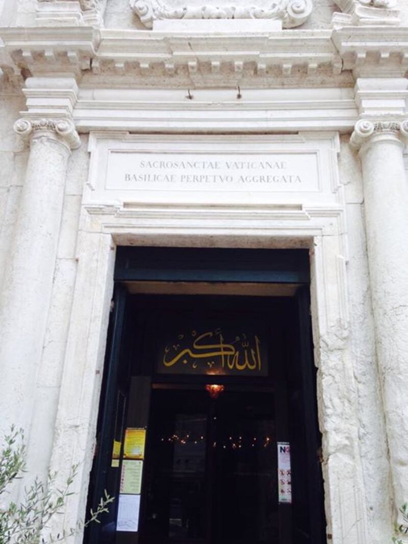 Chiesa trasformata in moschea: ecco le immagini dall'interno 10