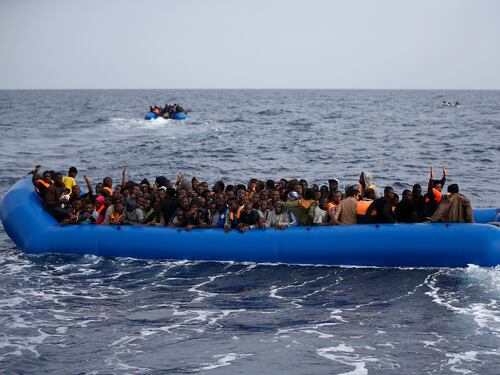 Frontex: "I trafficanti sfruttano l'obbligo di salvataggio dei migranti"