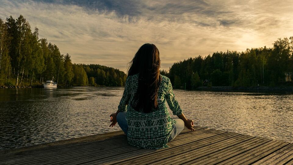 Praticare la meditazione contrasta lo stress emotivo
