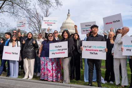 Le proteste dei tiktoker fuori dal Congresso Usa 3
