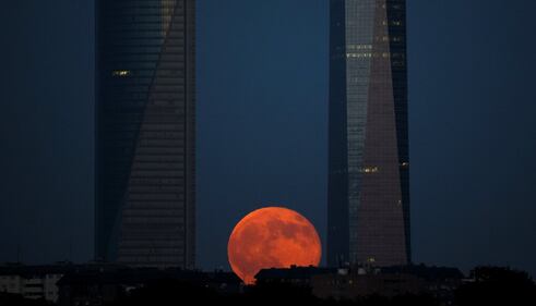 La meravigliosa luna piena di Madrid 3