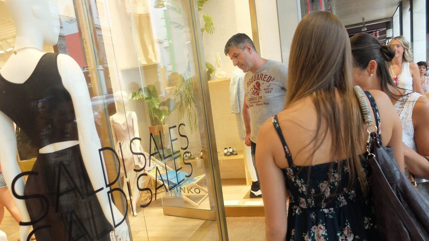 Gli 80 euro non fanno miracoli: i saldi sono un flop
