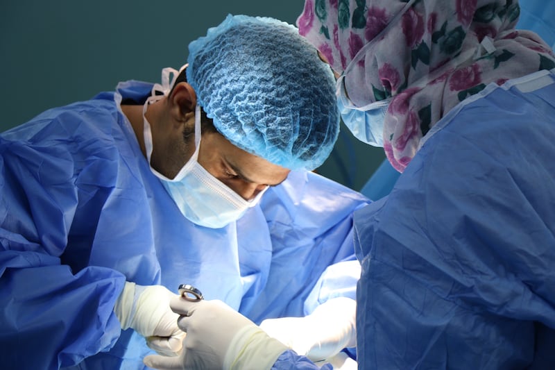 Sorpresa al Sant'Orsola, ortopedico opera insieme al medico che l'ha trapiantato