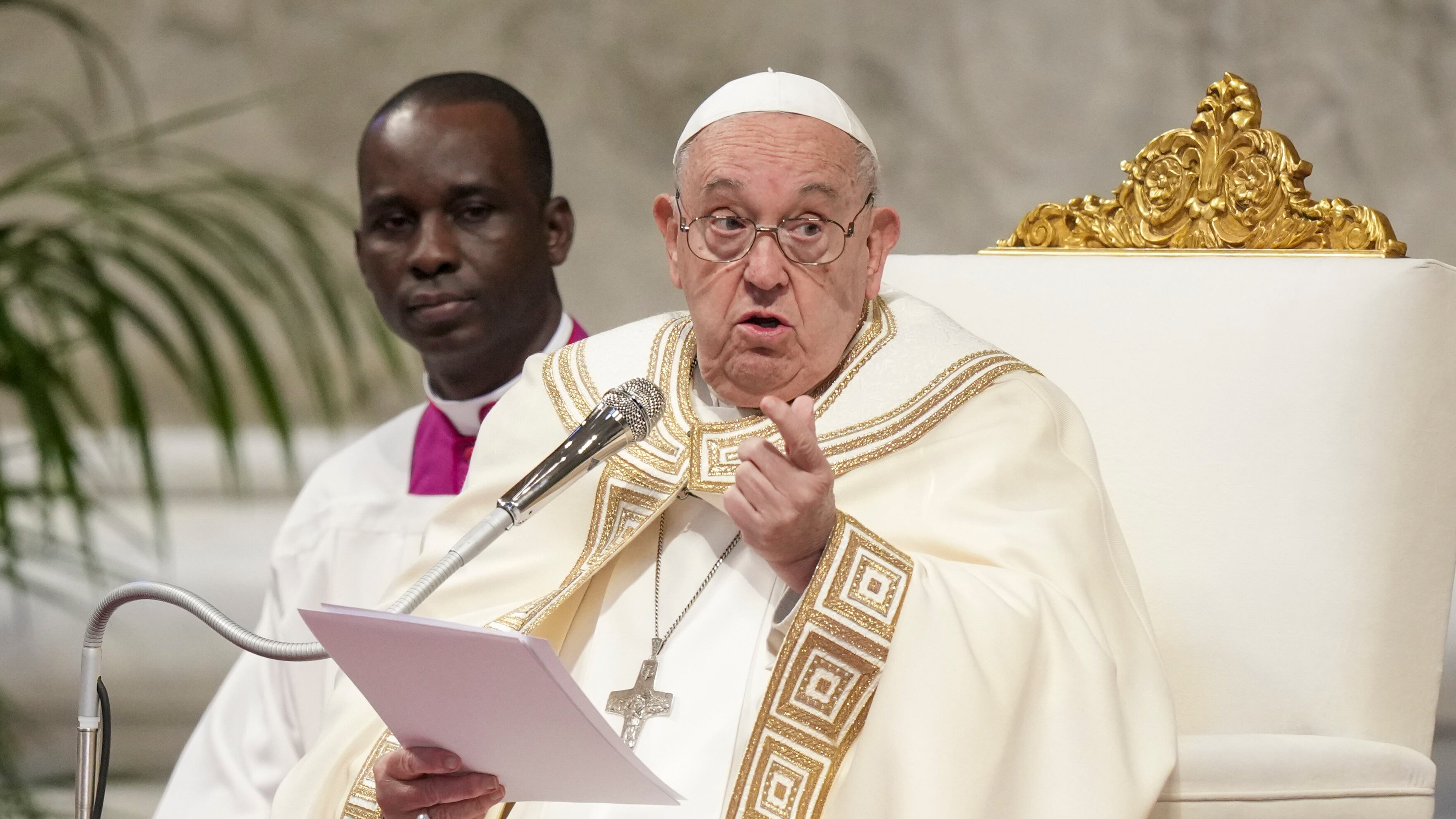 Il Papa ai giovani: "I social? Illusioni"