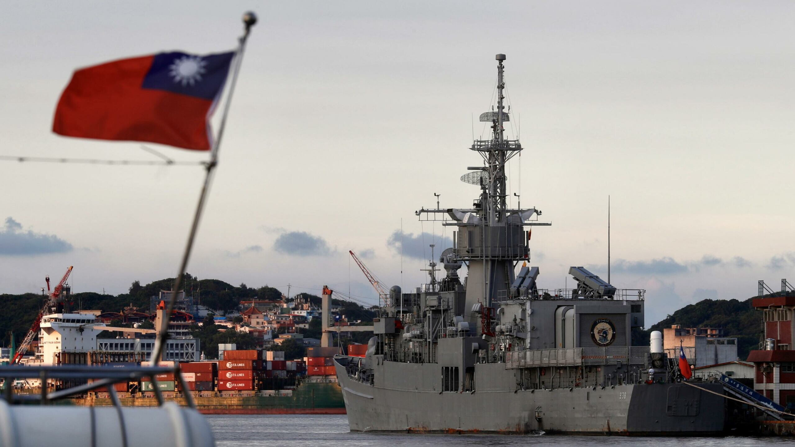 La Cina muove navi e caccia: così le forze di Pechino circondano Taiwan