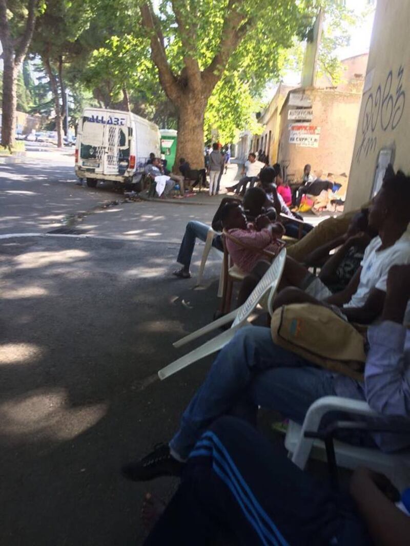 I migranti del Baobab e il degrado di via Cupa 13