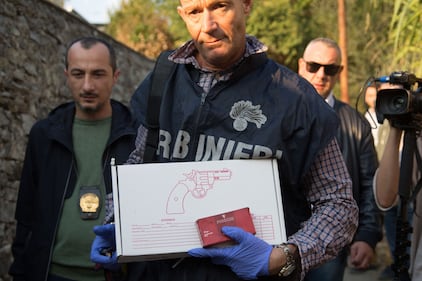 Omicidio Sesto Fiorentino, padre e figlio uccisi dal vicino di casa 6