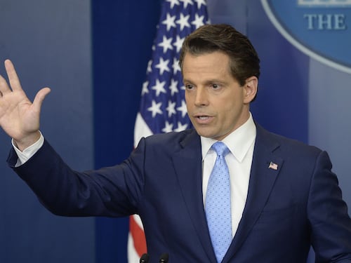 Usa, polemica su Scaramucci: "Solo un sms per la nascita del figlio"