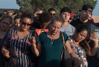 Strage in Texas, fiori e preghiere per le vittime della sparatoria di El Paso 8