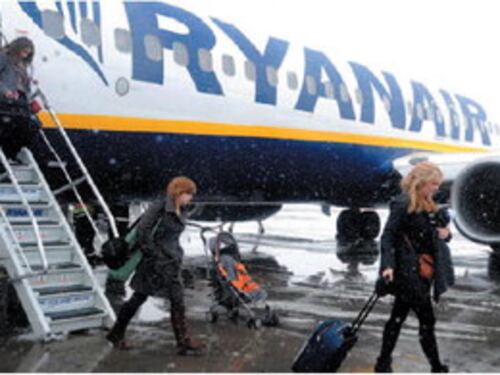 Rivoluzione Ryanair: secondo bagaglio a bordo, voli silenziosi e tariffe flessibili