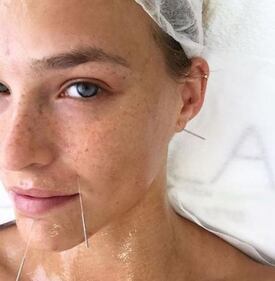 Bar Refaeli, addio al nubilato in piscina 24