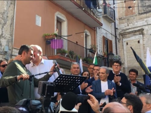 Bari, Emiliano presenta la sua candidatura alle prossime regionali