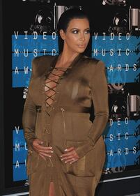 Kim Kardashian: pancione sul tappeto rosso per gli MTV VMA 2015 4