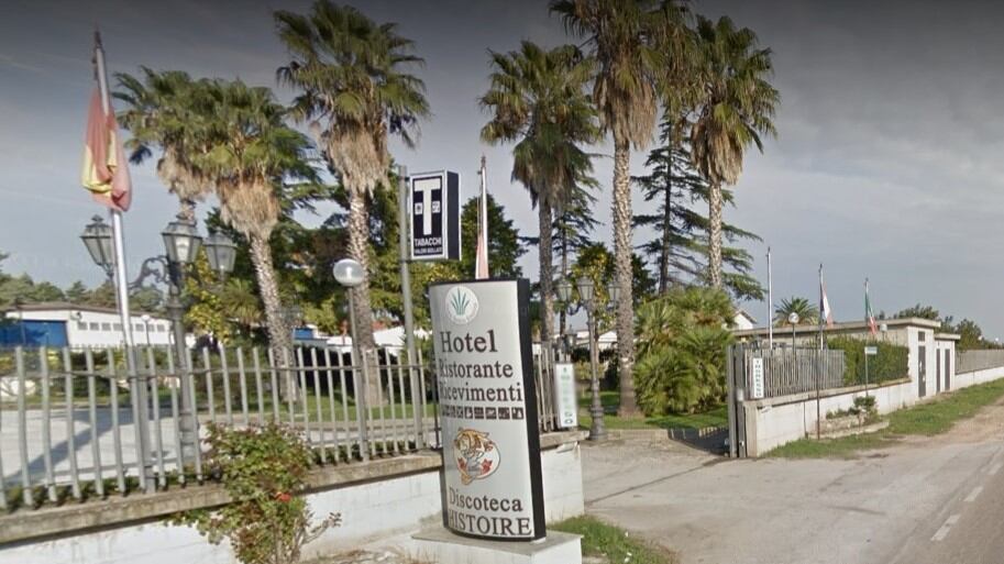 Foggia, rubano borsa ad una ragazza e la pestano: arrestate due donne