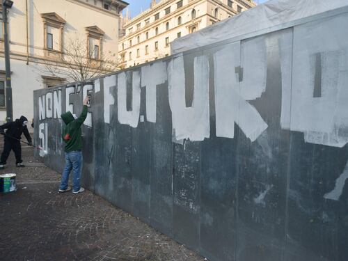 Pisapia contestato dai suoi: «Fascista»